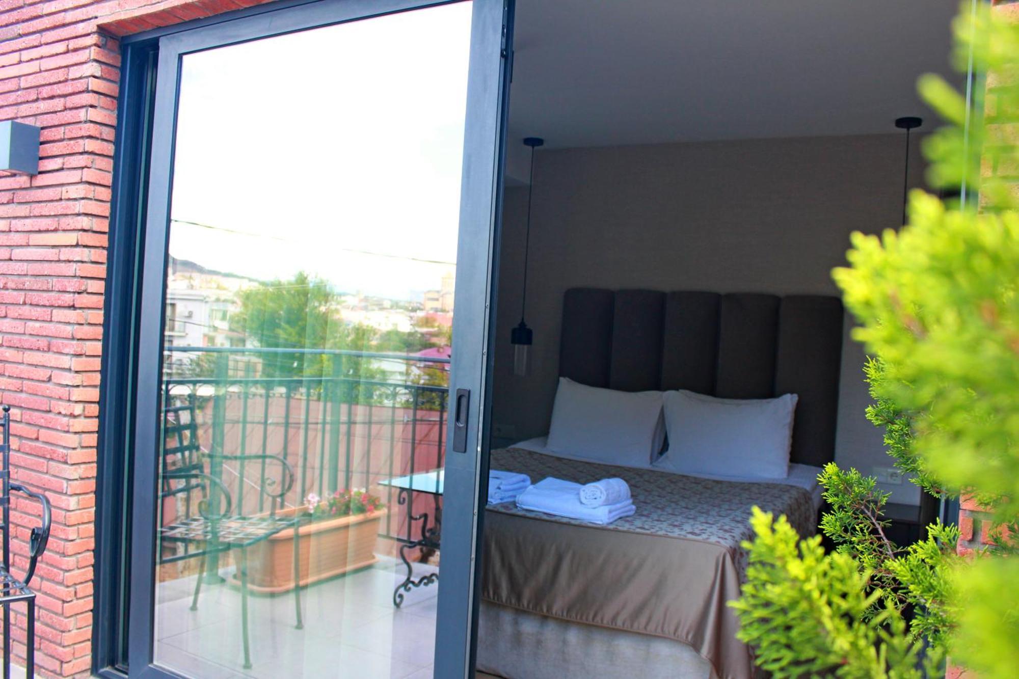 Hotel Winoterra ティビリシ エクステリア 写真